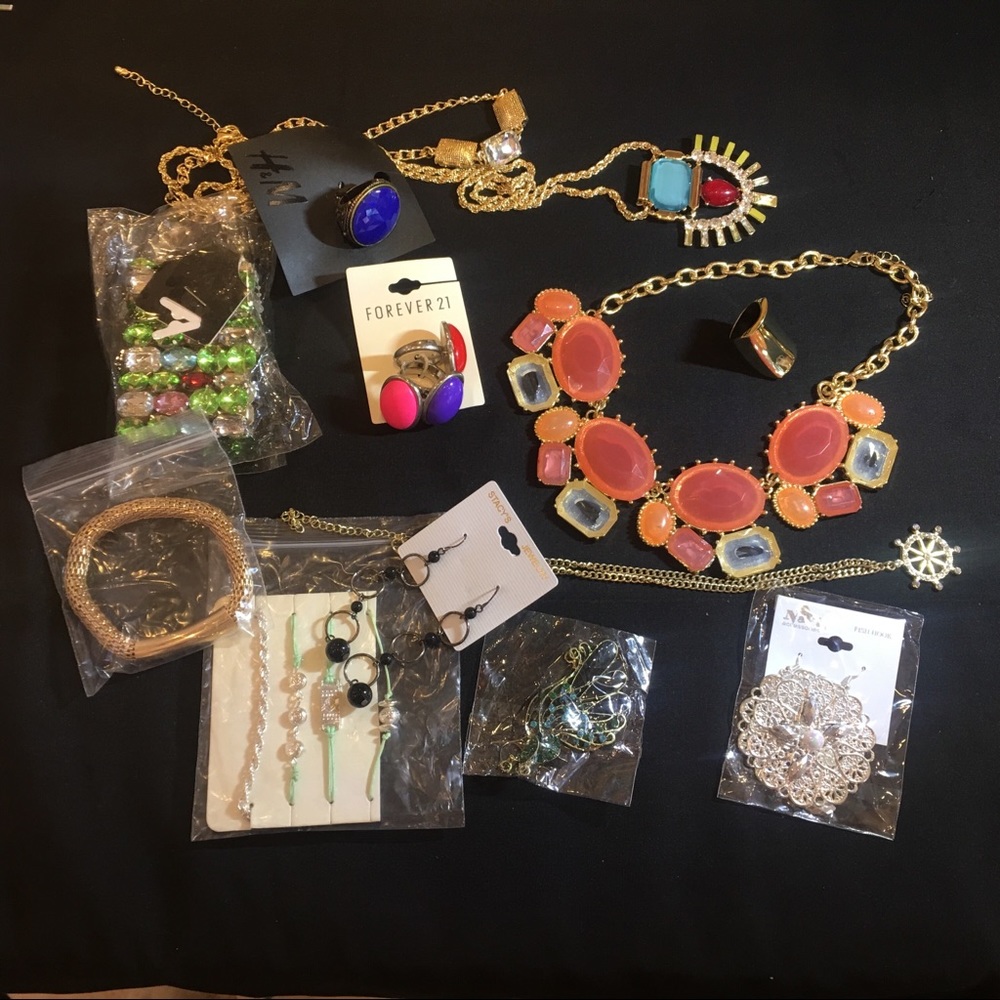 DEAL! BRAND NEW 1LB branded fashion jewelry lot .1